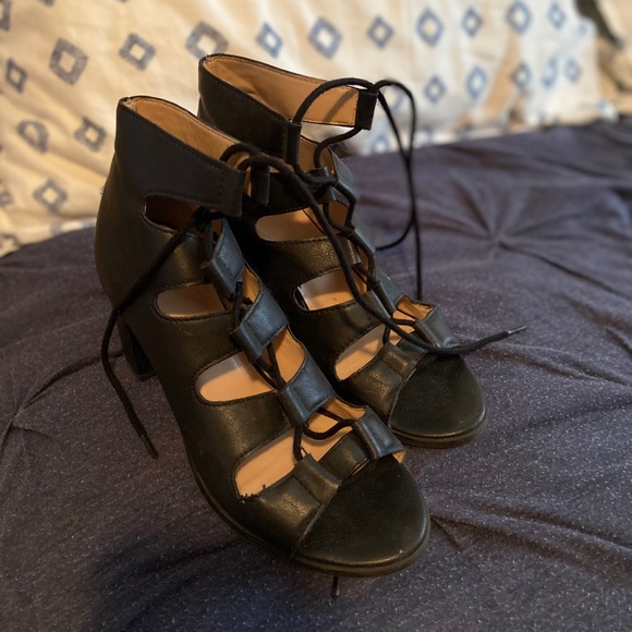 Black heels size 6.5 - Picture 1 of 3